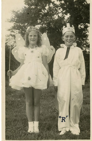 Photograph taken at Llangwm Festival Pembrokeshire in 1953 of two youngsters dressed as a fairy and a king l &ndash; r Jennifer John Alan Morgan